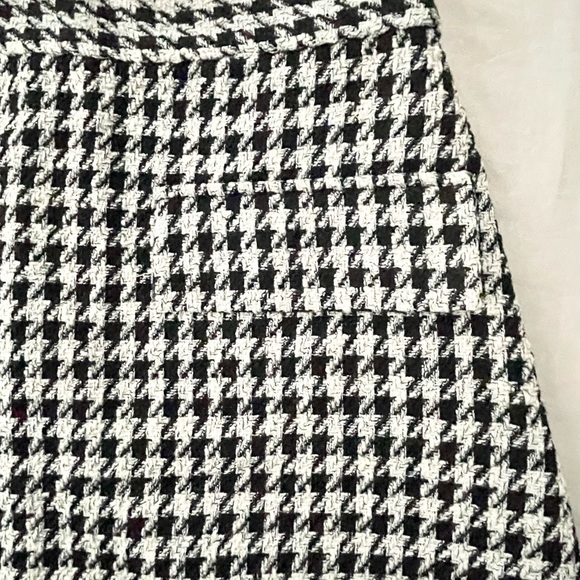 H&M tweed, lined skirt with faux pockets and hidden side zipper - Picture 2 of 4